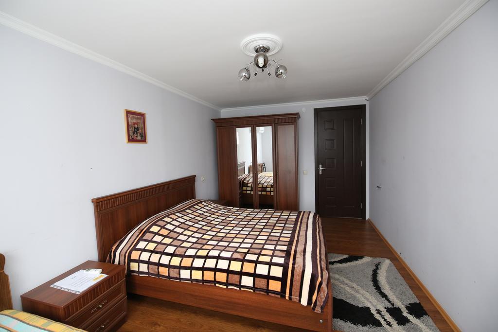 Guest House Green House Sugdidi Exterior foto